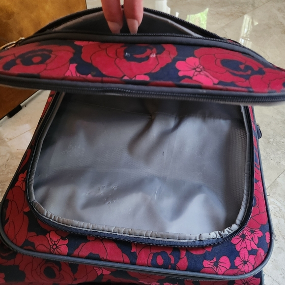 American Flyer Red Rose Suitcase Spinner Luggage 27 x 16 x 8 - Picture 6 of 11
